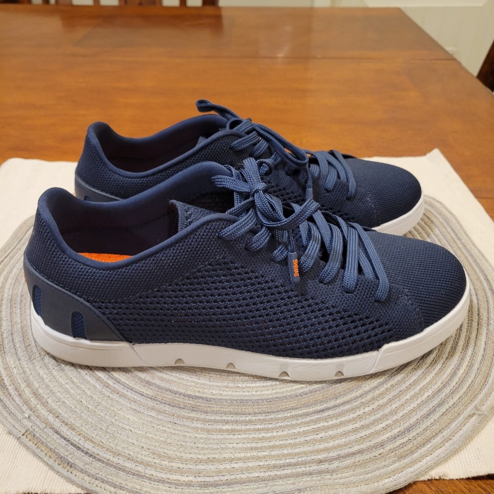 🌌EUC~ SWIMS TENNIS SHOES